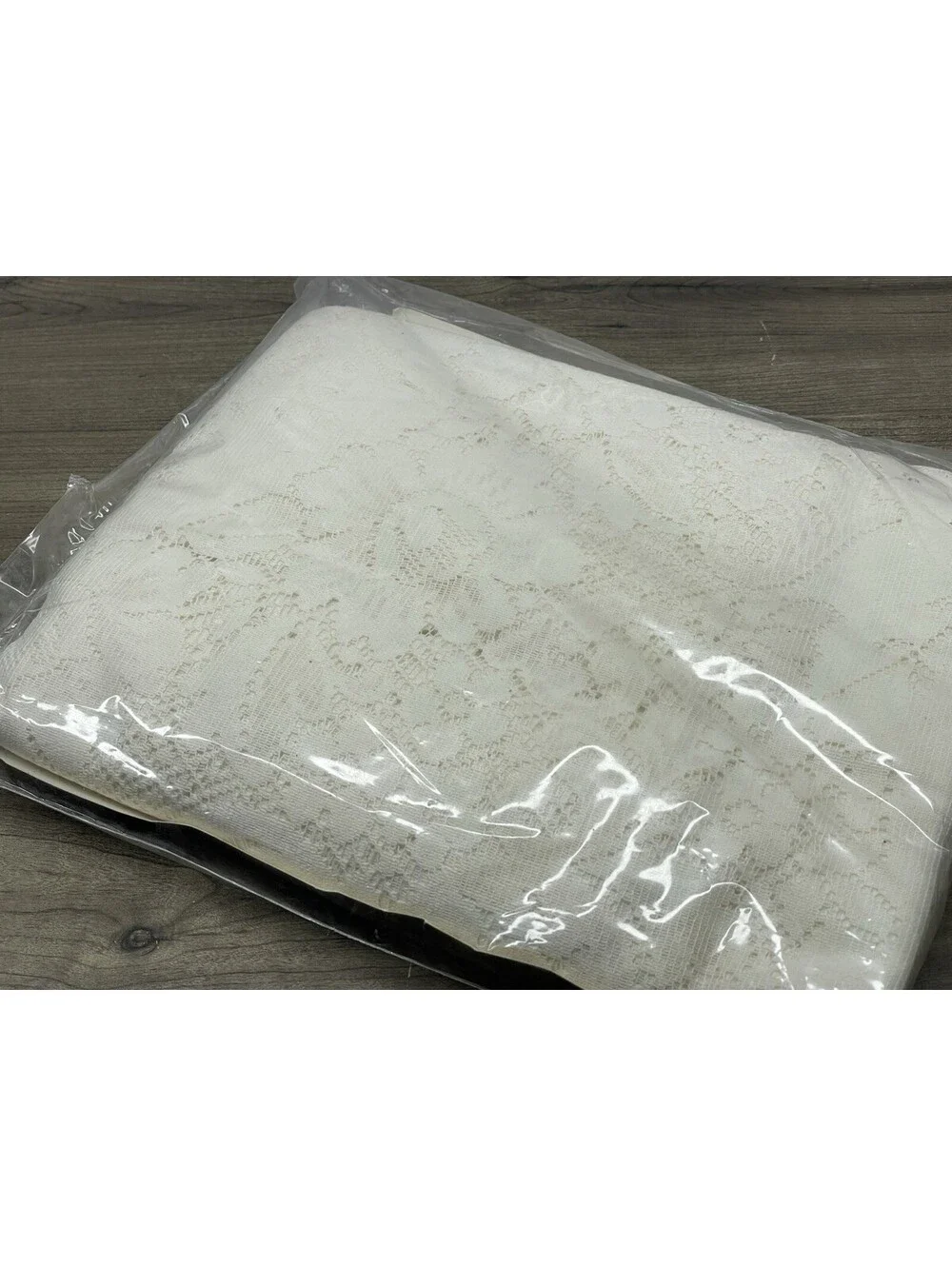 VINTAGE QUAKER LACE TABLECLOTH 70x90 Irregular MADE IN 🇺🇸 NEW BRIGHTON PATTERN